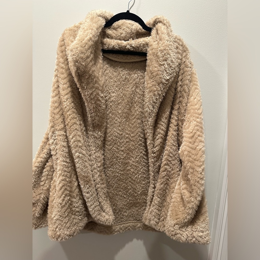 Calvin Klein jacket in cream size XL super soft and fluffy,